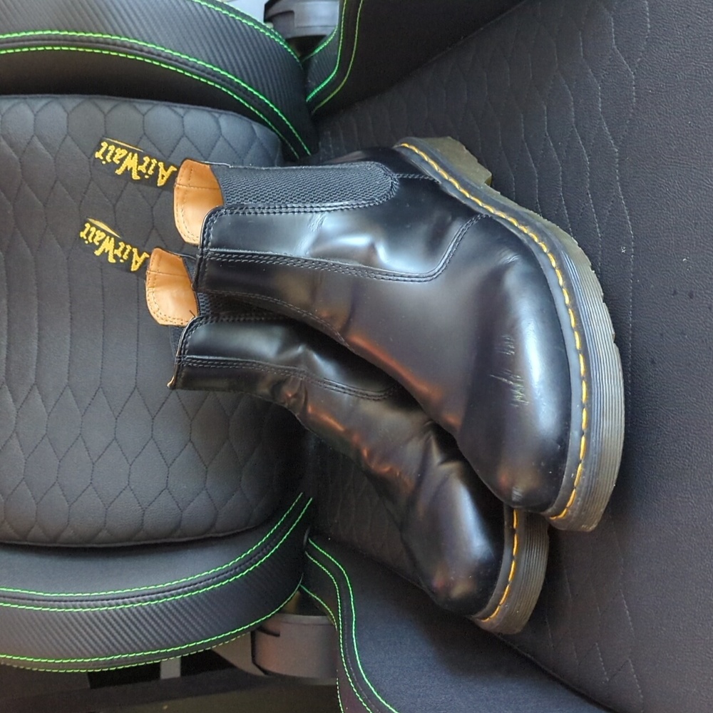 Dr. Martens Size 11 Mens 2976 Yellow Stitch Smooth Leather Chelsea Boots